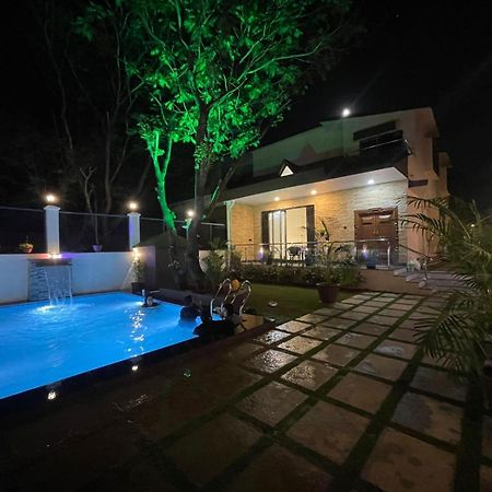 Lavish Villa - 3 Bhk Pool With Lawn ロナバラ エクステリア 写真