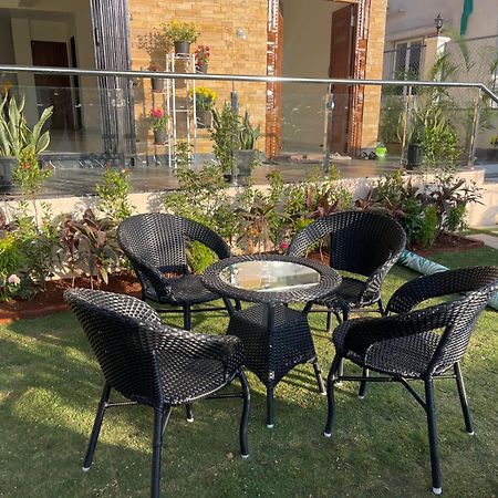 Lavish Villa - 3 Bhk Pool With Lawn ロナバラ エクステリア 写真