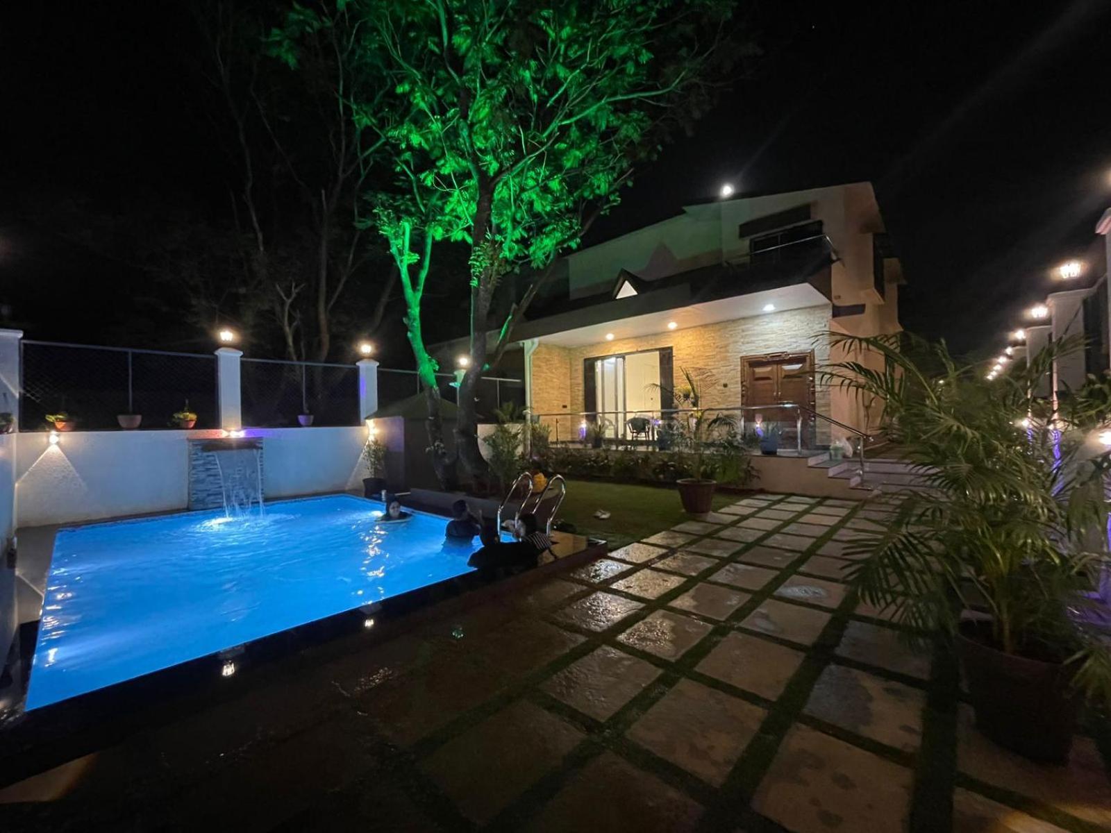 Lavish Villa - 3 Bhk Pool With Lawn ロナバラ エクステリア 写真
