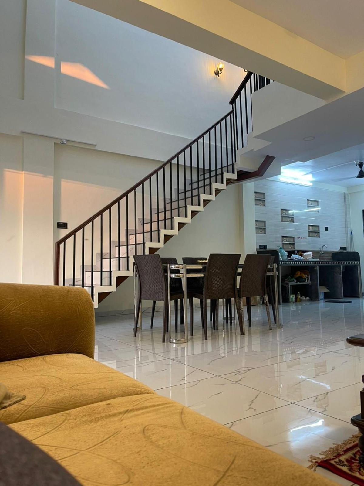 Lavish Villa - 3 Bhk Pool With Lawn ロナバラ エクステリア 写真