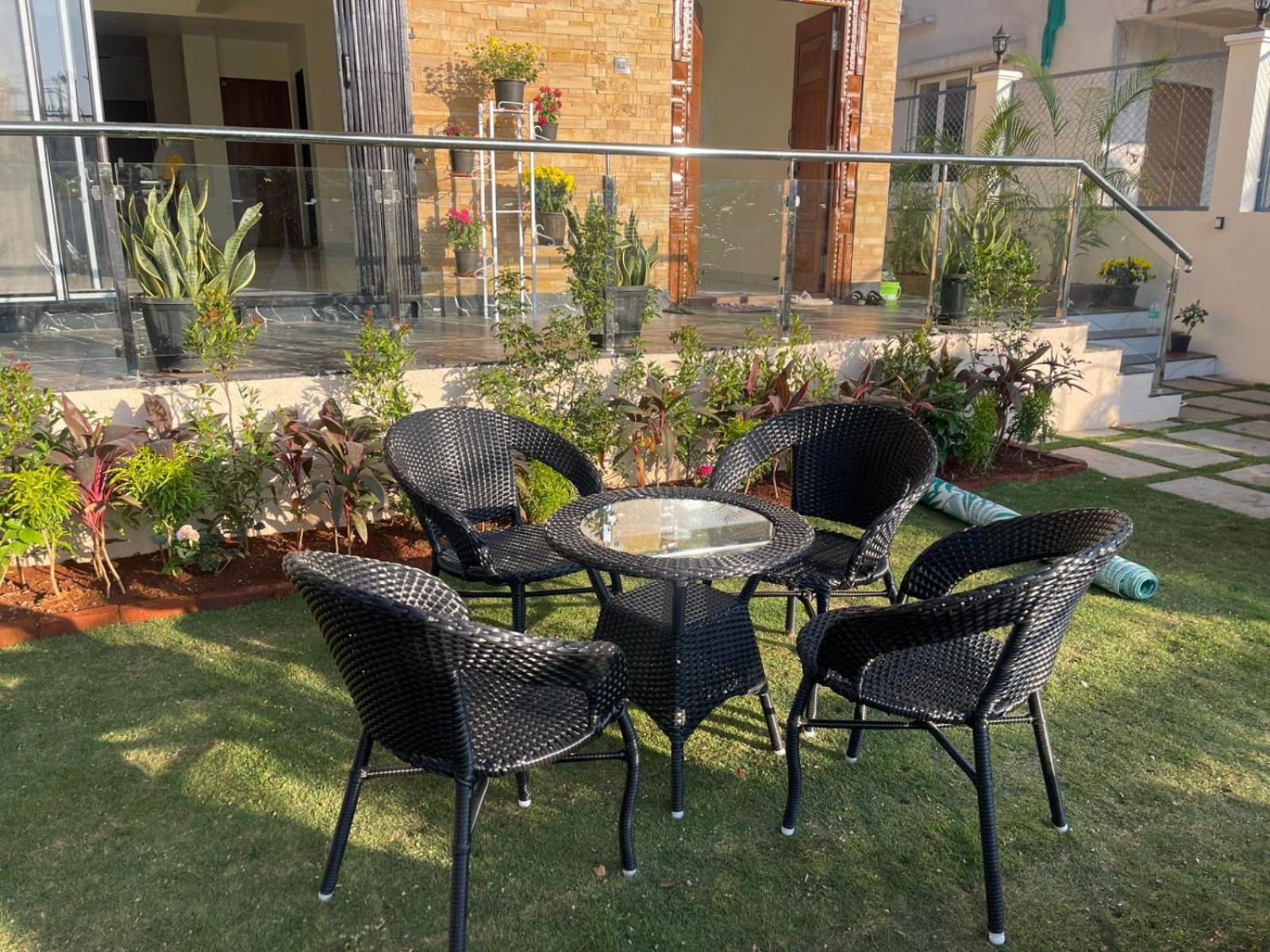 Lavish Villa - 3 Bhk Pool With Lawn ロナバラ エクステリア 写真
