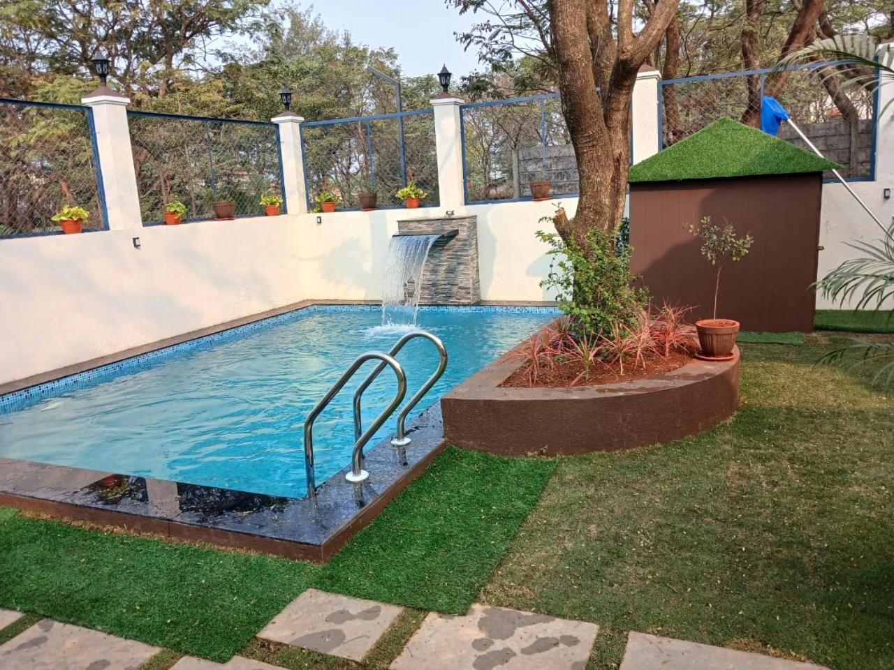 Lavish Villa - 3 Bhk Pool With Lawn ロナバラ エクステリア 写真