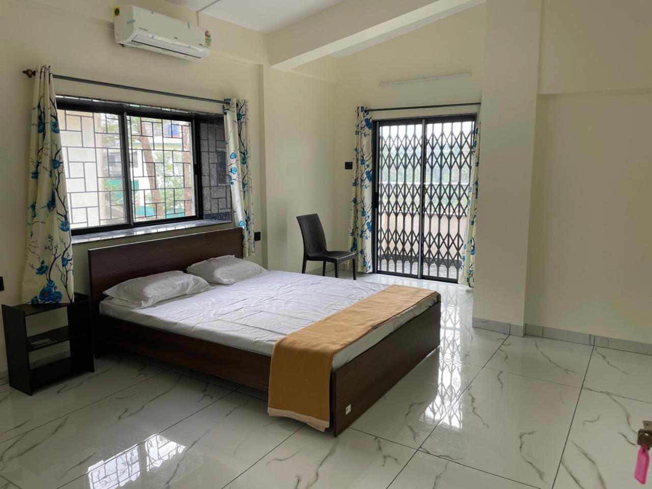 Lavish Villa - 3 Bhk Pool With Lawn ロナバラ エクステリア 写真