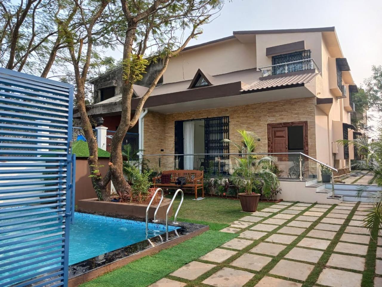 Lavish Villa - 3 Bhk Pool With Lawn ロナバラ エクステリア 写真