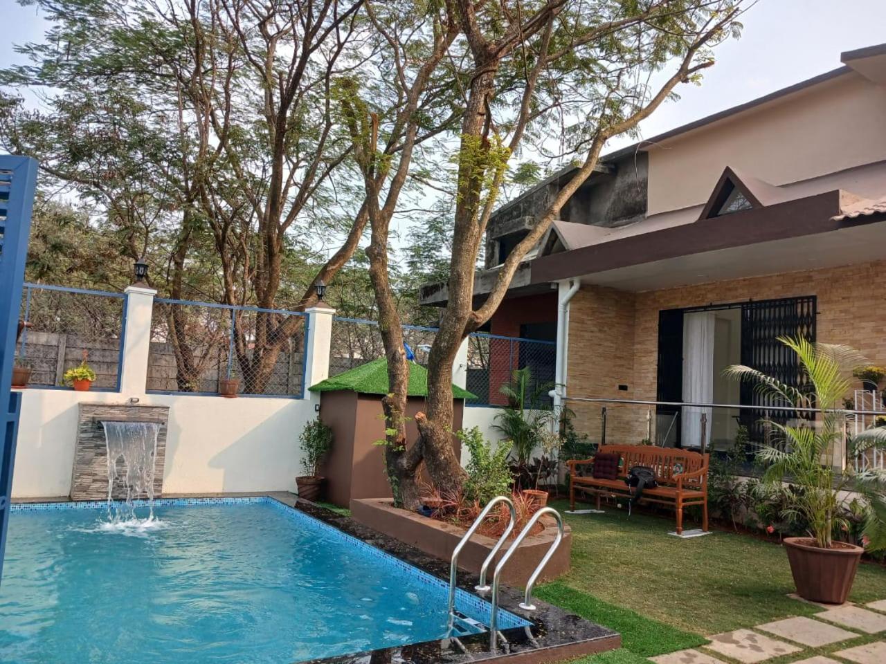 Lavish Villa - 3 Bhk Pool With Lawn ロナバラ エクステリア 写真