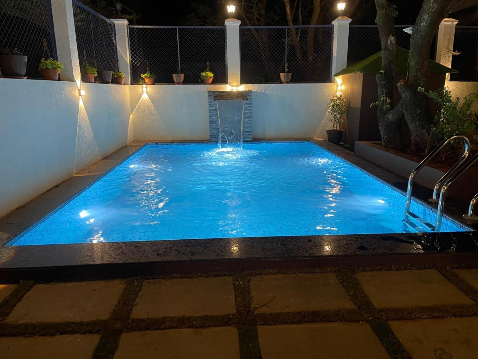 Lavish Villa - 3 Bhk Pool With Lawn ロナバラ エクステリア 写真